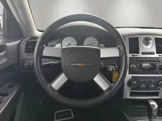 Chrysler 300 2010 Touring 4dr Sedan