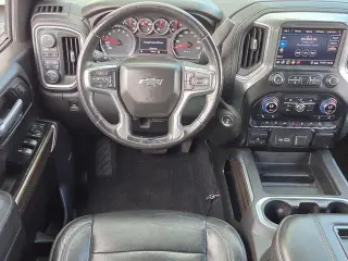 Chevrolet Silverado 1500 2020 4x4 LT Trail Boss 4dr Crew Cab con motor de 5.8 ft. SB.
