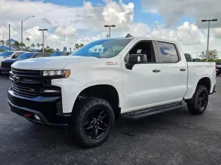 Chevrolet Silverado 1500 2020 4x4 LT Trail Boss 4dr Crew Cab con motor de 5.8 ft. SB.