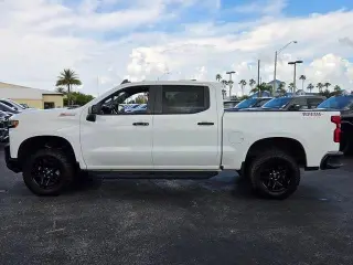 Chevrolet Silverado 1500 2020 4x4 LT Trail Boss 4dr Crew Cab con motor de 5.8 ft. SB.
