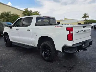 Chevrolet Silverado 1500 2020 4x4 LT Trail Boss 4dr Crew Cab con motor de 5.8 ft. SB.
