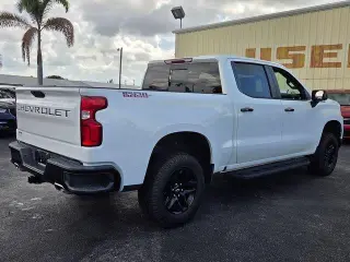 Chevrolet Silverado 1500 2020 4x4 LT Trail Boss 4dr Crew Cab con motor de 5.8 ft. SB.