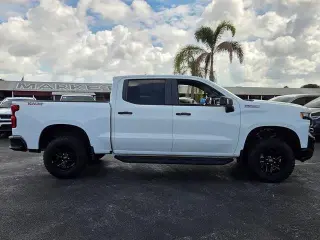 Chevrolet Silverado 1500 2020 4x4 LT Trail Boss 4dr Crew Cab con motor de 5.8 ft. SB.
