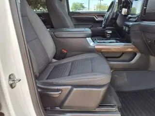 Chevrolet Silverado 1500 2022 4x4 RST 4dr Cab de Tripulación con un Piso de 5.8 pies de largo.