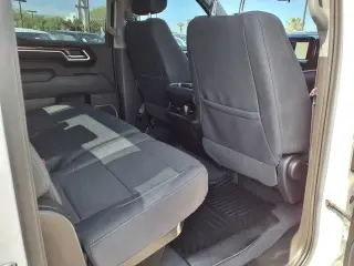 Chevrolet Silverado 1500 2022 4x4 RST 4dr Cab de Tripulación con un Piso de 5.8 pies de largo.