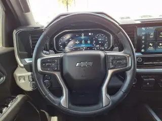 Chevrolet Silverado 1500 2022 4x4 RST 4dr Cab de Tripulación con un Piso de 5.8 pies de largo.