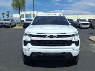 Chevrolet Silverado 1500 2022 4x4 RST 4dr Cab de Tripulación con un Piso de 5.8 pies de largo.