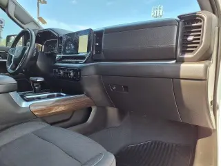 Chevrolet Silverado 1500 2022 4x4 RST 4dr Cab de Tripulación con un Piso de 5.8 pies de largo.