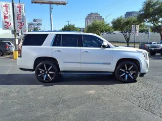 Escalade de Cadillac 2020 Luxury 4dr SUV