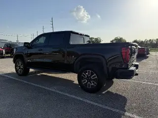 GMC Sierra 1500 2023 4x4 AT4 4dr Crew Cab 6.6 ft. SB