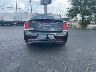 Chrysler 300 2017 S 4dr Sedán
