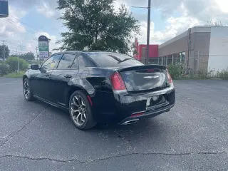 Chrysler 300 2017 S 4dr Sedán