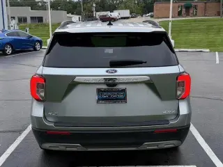 Ford Explorer 2024 con tracción en las cuatro ruedas XLT de 4 puertas SUV