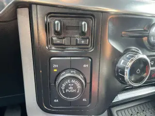 Ford F-150 2024 4x4 Lariat 4dr SuperCrew 6.5 ft. SB