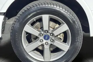 Ford F-150 2016 4x4 XLT 4dr SuperCrew con 5.5 ft. de ancho.