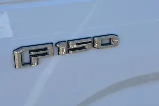 Ford F-150 2016 4x4 XLT 4dr SuperCrew con 5.5 ft. de ancho.