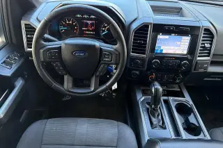 Ford F-150 2016 4x4 XLT 4dr SuperCrew con 5.5 ft. de ancho.