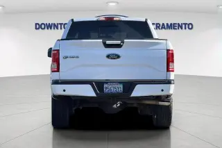Ford F-150 2016 4x4 XLT 4dr SuperCrew con 5.5 ft. de ancho.