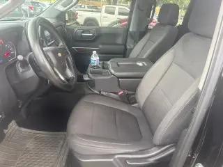 Chevrolet Silverado 1500 2020 4x2 LT 4dr Double Cab con 6.6 pies de ancho de carga.