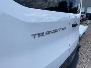 Ford Transit 2024 350 XL 3dr LWB Techo de Medio Piso Van de Pasajeros