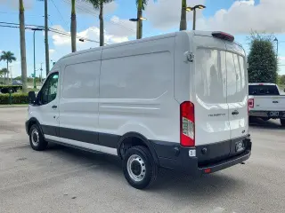 Ford Transit 2024 250 3dr LWB Techo de Medio Cuerpo Vehículo de Carga