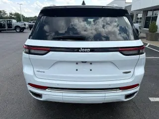Jeep Grand Cherokee 2022 4x4 Summit 4 puertas SUV (lanzamiento de mitad de año)