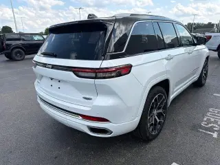 Jeep Grand Cherokee 2022 4x4 Summit 4 puertas SUV (lanzamiento de mitad de año)