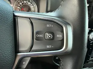 Ram 1500 2024 4x4 Big Horn Cabina Doble de 4 puertas y caja corta de 5.6 pies