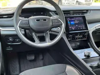 Jeep Grand Cherokee 2025 4x4 Laredo SUV de 4 puertas