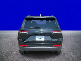 Jeep Grand Cherokee 2025 4x4 Laredo SUV de 4 puertas