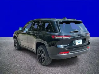 Jeep Grand Cherokee 2025 4x4 Laredo SUV de 4 puertas