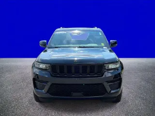 Jeep Grand Cherokee 2025 4x4 Laredo SUV de 4 puertas
