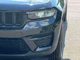 Jeep Grand Cherokee 2025 4x4 Laredo SUV de 4 puertas