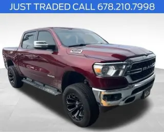 Ram 1500 2022 4x4 Big Horn 4 puertas Crew Cab batea corta de 5.6 pies