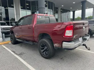 Ram 1500 2022 4x4 Big Horn 4 puertas Crew Cab batea corta de 5.6 pies