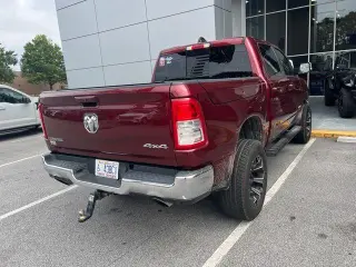 Ram 1500 2022 4x4 Big Horn 4 puertas Crew Cab batea corta de 5.6 pies
