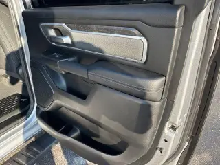 Camioneta Ram 1500 2021 4x4 Big Horn de 4 puertas, cabina tripulación (Crew Cab) y caja corta de 5.6 pies