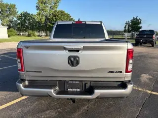 Camioneta Ram 1500 2021 4x4 Big Horn de 4 puertas, cabina tripulación (Crew Cab) y caja corta de 5.6 pies