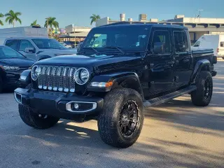 Jeep Gladiator 2022 4x4 Sport Cabina Doble de 4 puertas y caja corta de 5.0 pies