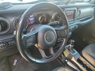 Jeep Gladiator 2022 4x4 Sport Cabina Doble de 4 puertas y caja corta de 5.0 pies