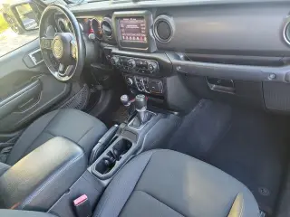 Jeep Gladiator 2022 4x4 Sport Cabina Doble de 4 puertas y caja corta de 5.0 pies