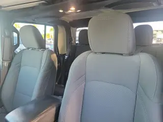 Jeep Gladiator 2022 4x4 Sport Cabina Doble de 4 puertas y caja corta de 5.0 pies