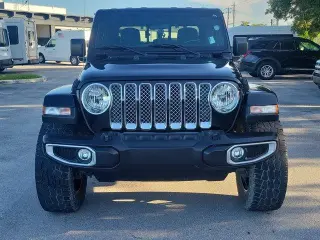 Jeep Gladiator 2022 4x4 Sport Cabina Doble de 4 puertas y caja corta de 5.0 pies