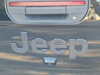 Jeep Gladiator 2022 4x4 Sport Cabina Doble de 4 puertas y caja corta de 5.0 pies