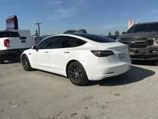 Tesla Model 3 2023 Sedán 4 puertas