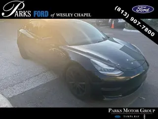Tesla Model 3 Mid Range de 4 puertas y carrocería fastback de 2018
