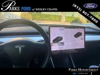 Tesla Model 3 Mid Range de 4 puertas y carrocería fastback de 2018