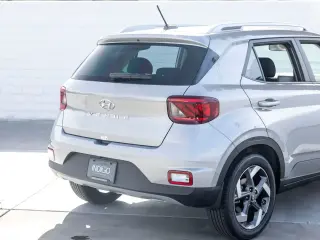 Hyundai VENUE 2025 SEL Crossover de 4 puertas