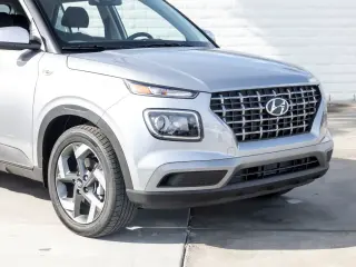 Hyundai VENUE 2025 SEL Crossover de 4 puertas