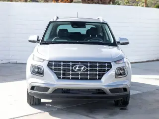 Hyundai VENUE 2025 SEL Crossover de 4 puertas